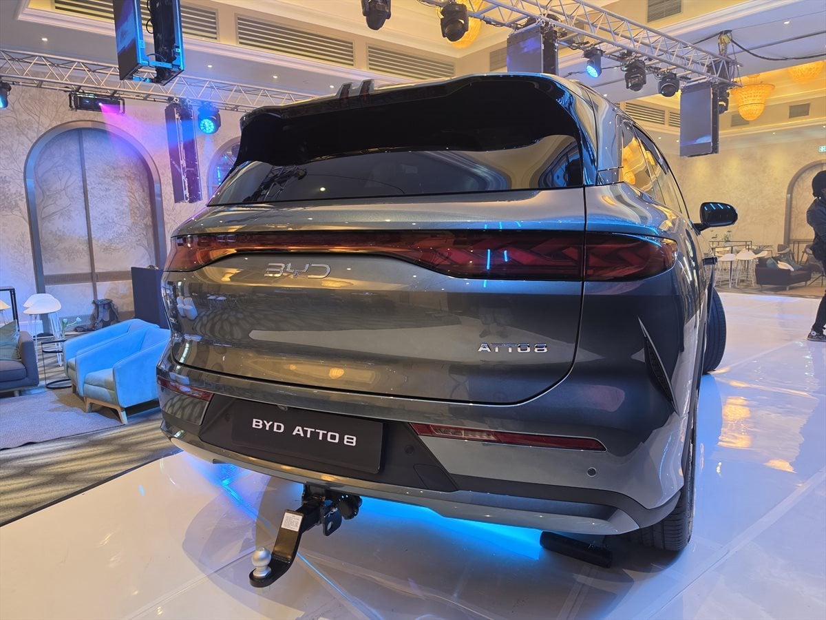 BYD ATTO 8 interior and cabin