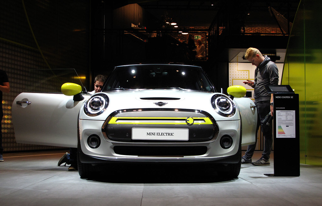 Mini Cooper SE vs Toyota Starlet 1.4 — South Africa 2026