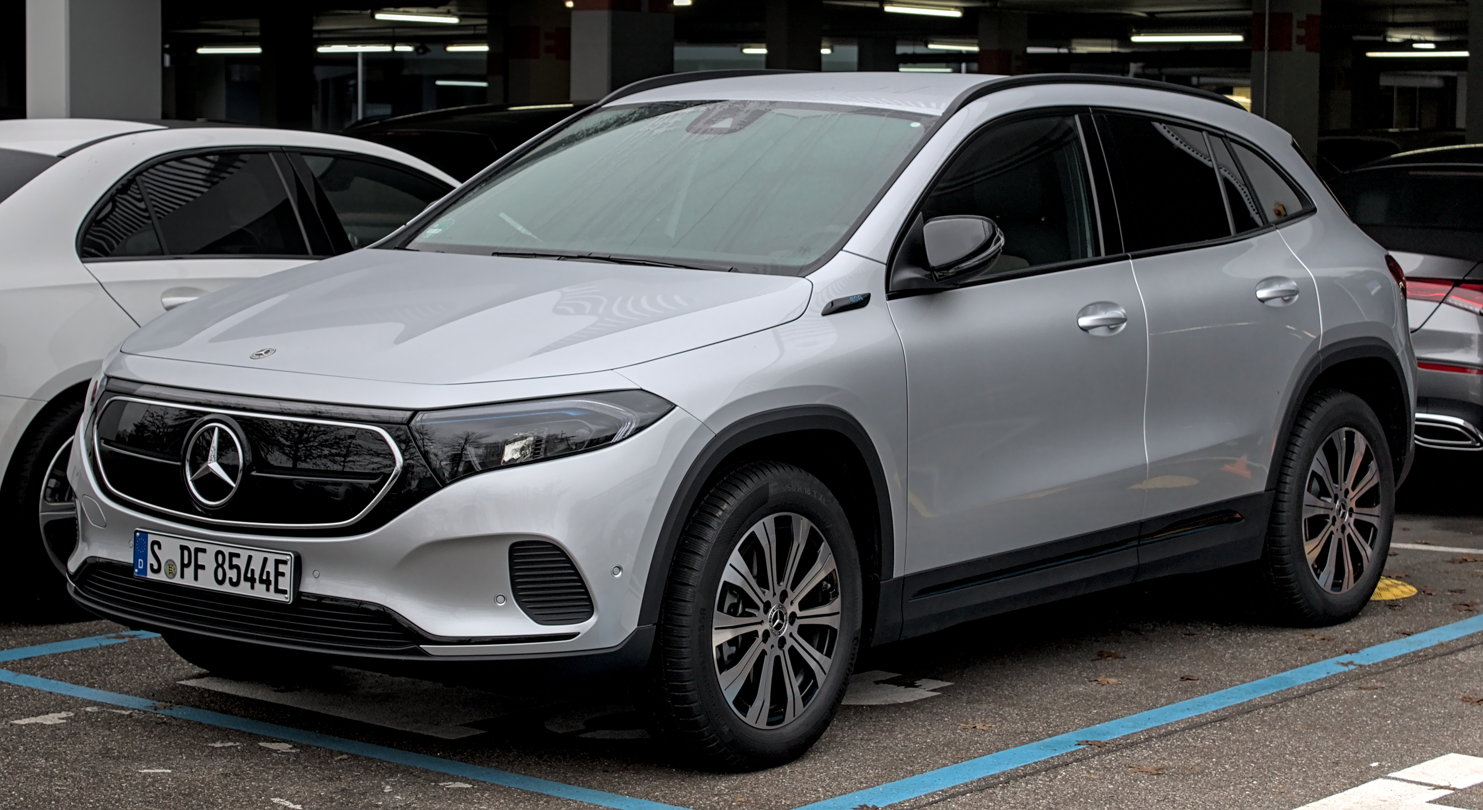 Mercedes EQA, vehicle hero photo