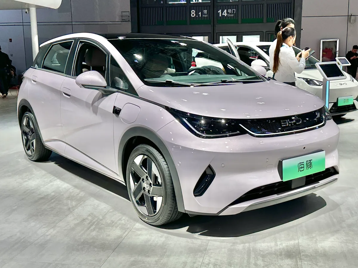 BYD Dolphin facelift, front three-quarter view